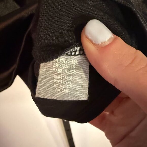 Sky & Sparrow Black Satin Cropped Tank - Picture 4 of 5